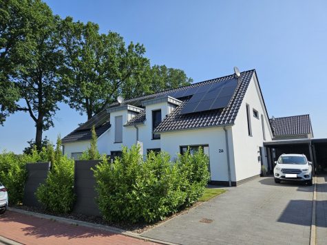Neuwertige Doppelhaushälfte in schöner Siedlungslage in Lastrup., 49688 Lastrup, Doppelhaushälfte